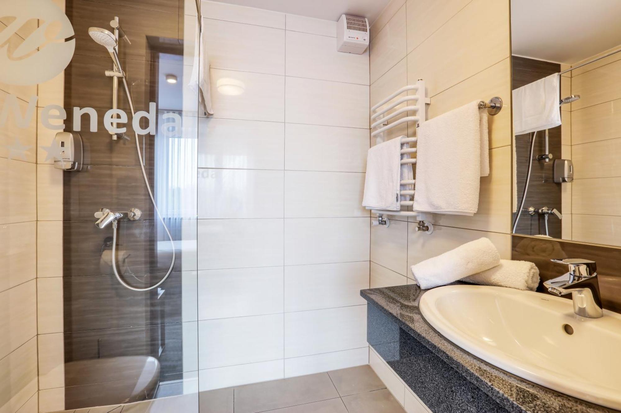 Hotel Weneda Ополе Экстерьер фото